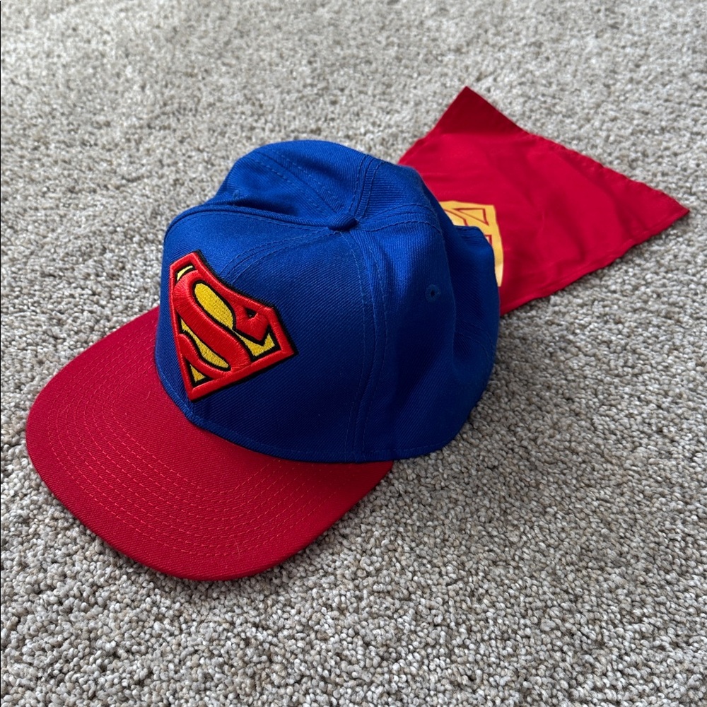 Superman Snapback With Cape - Picture 4 of 11